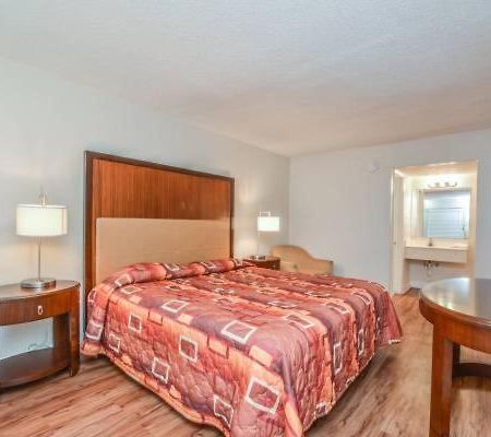 Economy Hotel Розуел Екстериор снимка