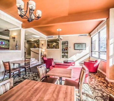 Economy Hotel Розуел Екстериор снимка