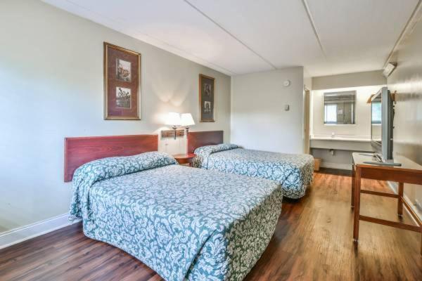 Economy Hotel Розуел Екстериор снимка